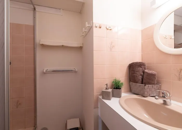 アパート Calme Proche Centre, Parking Et Balcon, Saint-lary - Fr-1-296-194 サン・ラリー・スラン